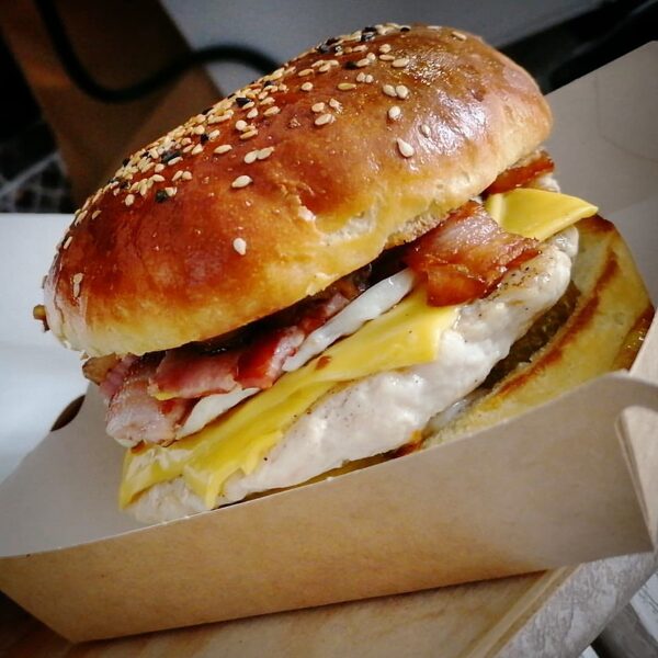 Фирменный бургер от Большого кабанчика "BIG HOG"  