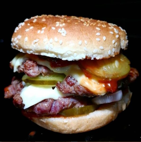 Бургер с двойной говядиной и сыром "Cheesy Cowboy"